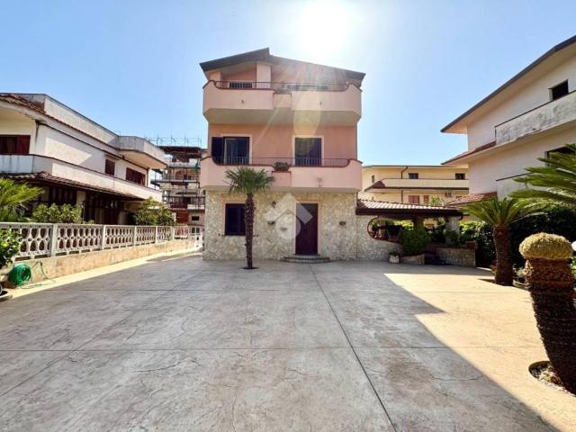 Vendesi villa singola a Lamezia Terme via delle Rose, 26