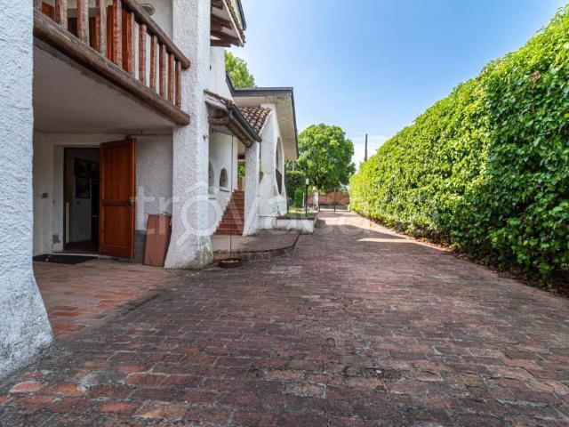 Vendesi villa singola a Lesignano de' Bagni via della Rondella, 3