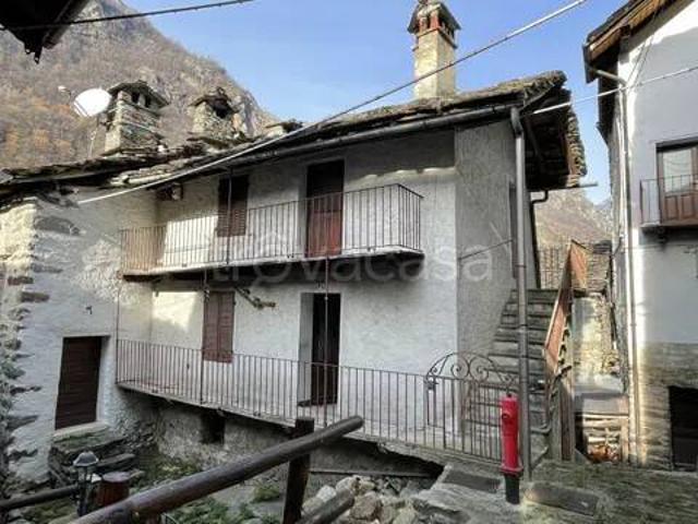 Vendesi casa indipendente a Lillianes