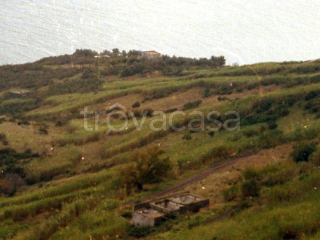 Vendesi villa singola a Lipari