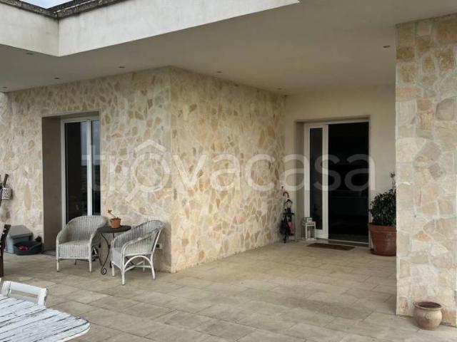 Vendesi villa singola a Lizzanello