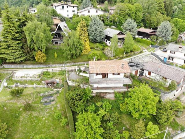 Vendesi villa singola a Lodrino via dei Cardi, 1, Villa