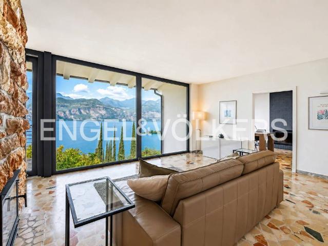 Vendesi villa singola a Malcesine via Lavei