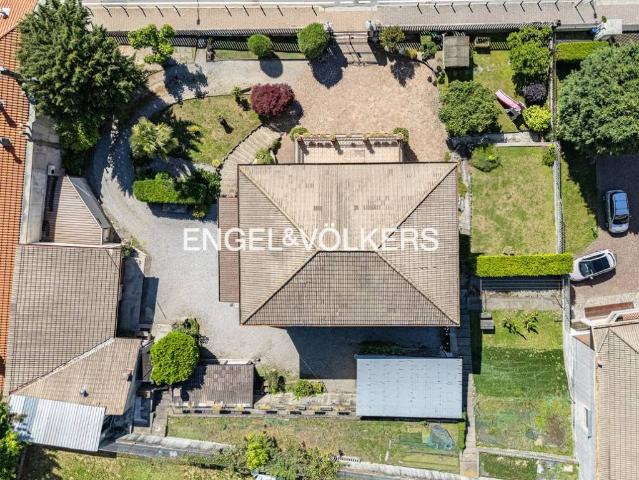 Vendesi villa singola a Meda