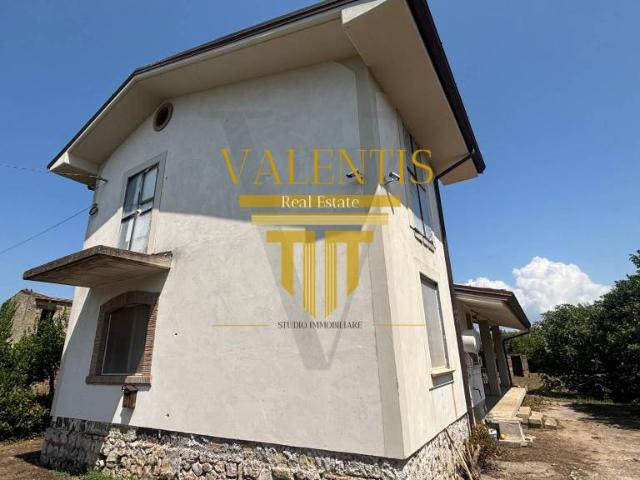 Vendesi villa singola a Minturno via Rinchiusa