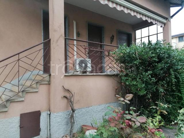 Vendesi villa singola a Milano, Cadorna Castello