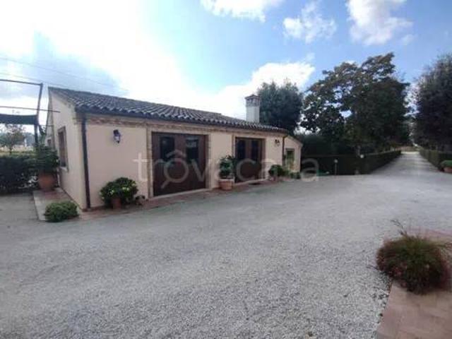 Vendesi villa singola a Montecosaro Scalo, Montecosaro