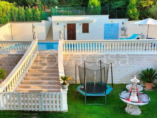 Vendesi villa singola a Montesilvano, Montesilvano Colle