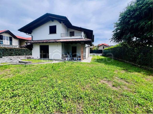 Vendesi villa singola a Monvalle