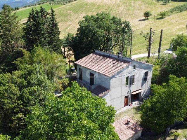 Vendesi villa singola a Nocera Umbra via Fano