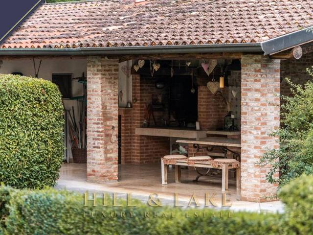 Vendesi villa singola a Nogarole Rocca via Vittorio Veneto, 64, Bagnolo