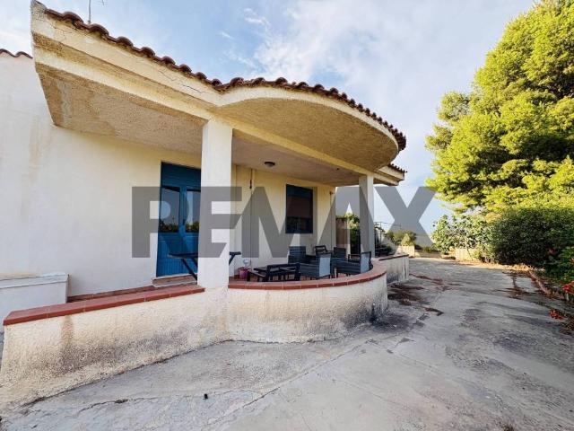 Vendesi villa singola a Noto
