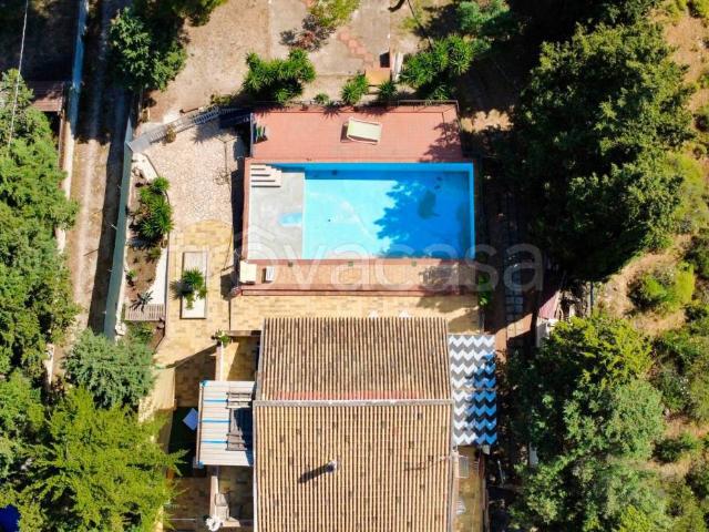 Vendesi villa singola a Noto
