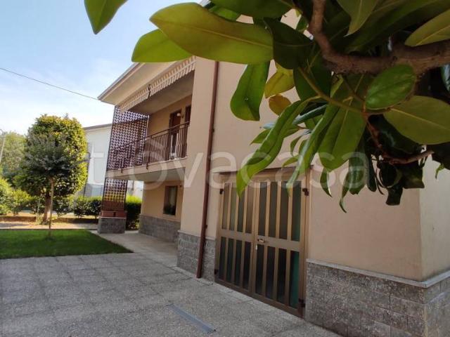 Vendesi villa singola a Novara via Riccardo Mella, 22