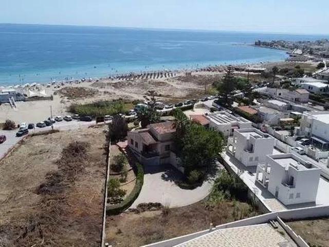 Vendesi villa singola a Pachino