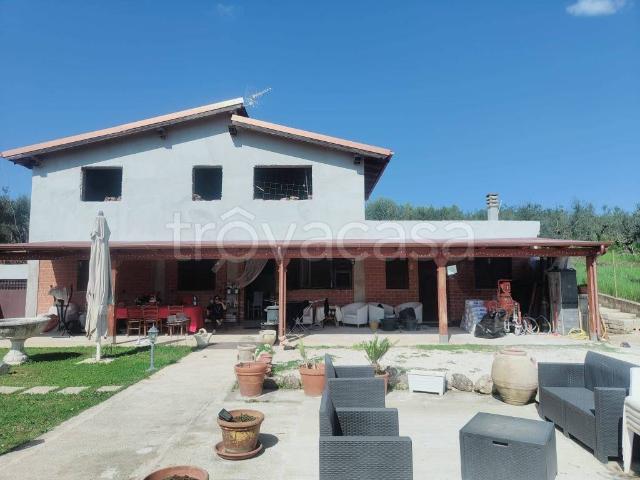 Vendesi villa singola a Palombara Sabina