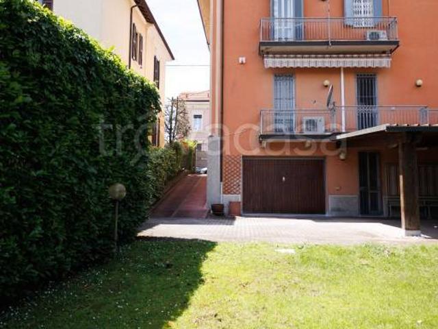 Vendesi villa singola a Pavia viale Gorizia, Centro Storico
