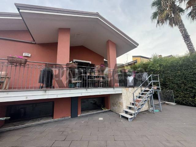 Vendesi villa singola a Pedara via Alcide de Gasperi, 23