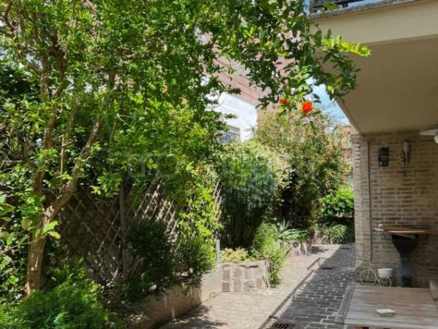 Vendesi villa singola a Pescara viale Giovanni Bovio, 308, Viale Bovio Piazza Duca degli Abruzzi