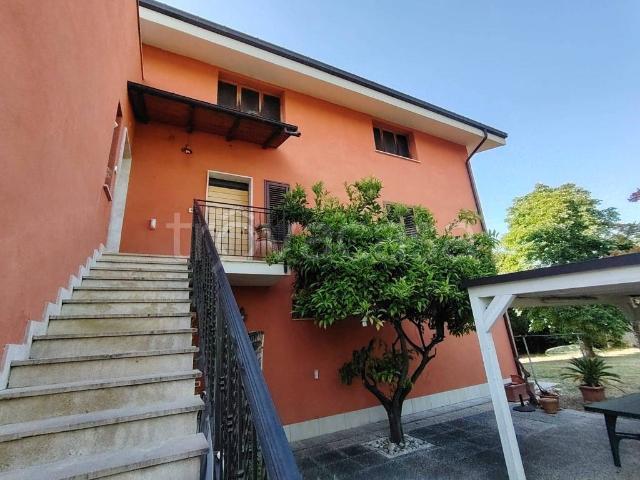 Vendesi villa singola a Pianella