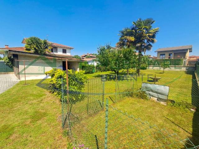 Vendesi villa singola a Pombia vicolo Alpi