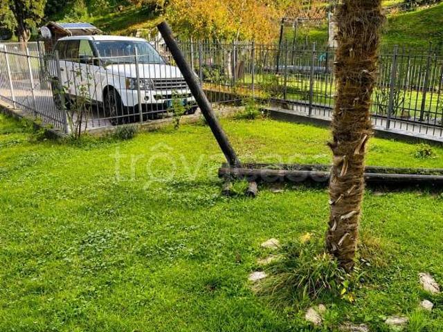 Vendesi villa a schiera a Porlezza via Ceresio