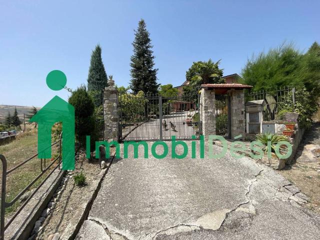 Vendesi villa singola a Potenza