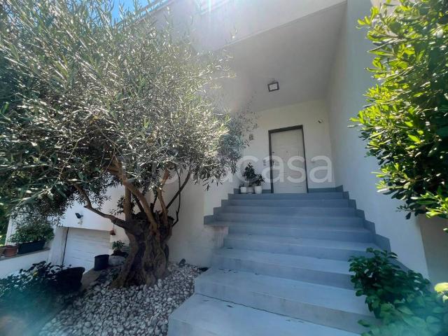 Vendesi villa singola a Pozzuoli via Vecchia San Gennaro