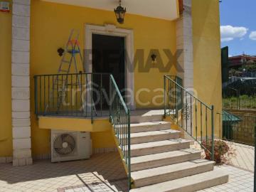 Vendesi villa singola a Pozzuoli, Monterusciello