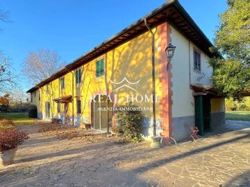 Vendesi villa singola a Prato via delle Caserane, Casale