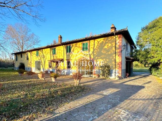 Vendesi villa singola a Prato via delle Caserane, Casale