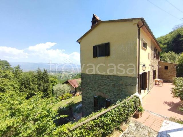 Vendesi villa singola a Quarrata via Carraia