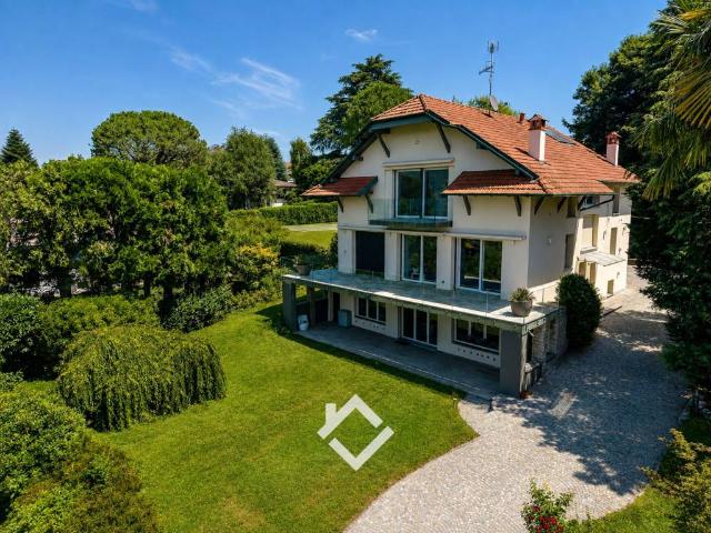 Vendesi villa singola a Ranco
