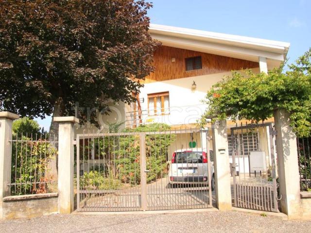 Vendesi villa singola a Reano
