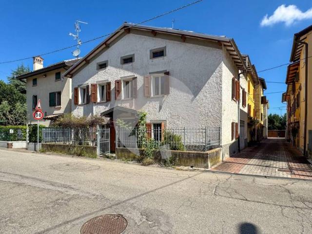 Vendesi villa singola a Reggio nell'Emilia via Blaise Pascal, Rivalta San Rigo