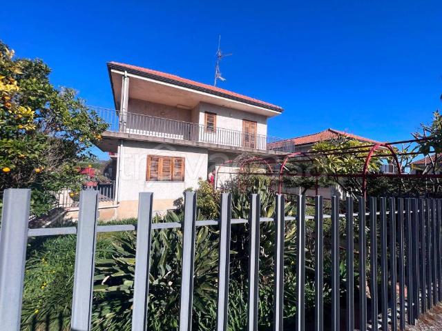 Vendesi villa singola a Riposto via Tomasi di Lampedusa
