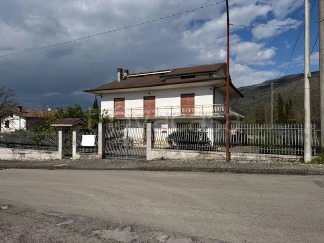 Vendesi villa singola a Rocca d'Evandro