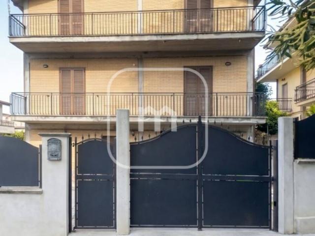 Vendesi villa singola a Rocca Priora via Capranica, 8, Colle Di Fuori
