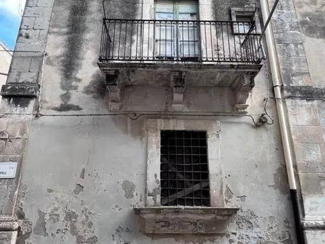 Vendesi villa singola a Rosolini