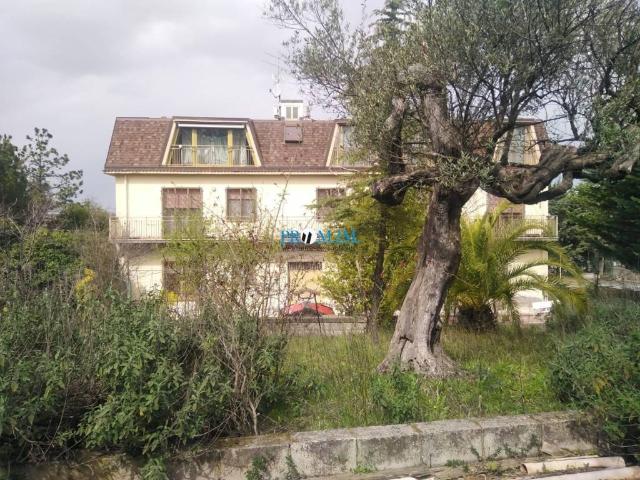 Vendesi villa singola a Rotello