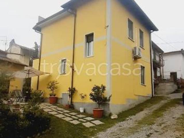 Vendesi villa singola a Santa Giuletta via Giacomo Matteotti