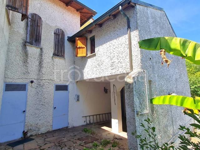 Vendesi villa singola a Santa Maria della Versa