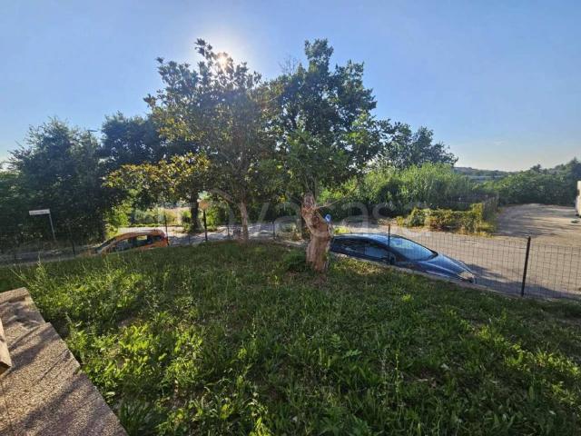 Vendesi villa singola a Santa Maria Nuova, Collina