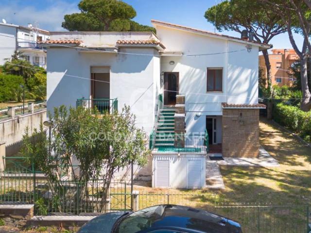 Vendesi villa singola a Santa Marinella via Sandro Botticelli