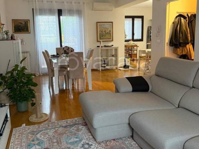 Vendesi villa singola a San Giovanni la Punta via Catanzaro, 1