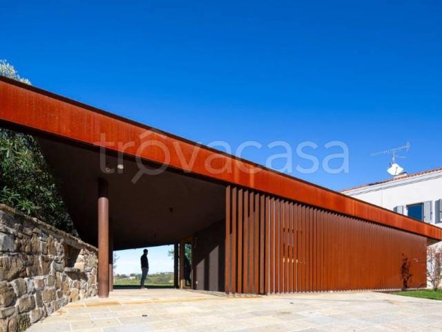 Vendesi villa singola a San Floriano del Collio