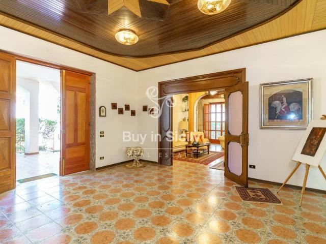 Vendesi villa singola a Siracusa via Augusto Murri, Santa Panagia Teracati