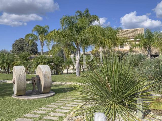 Vendesi villa singola a Siracusa via Per Floridia, 42, Villaggio Miano