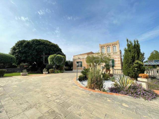 Vendesi villa singola a Siracusa, Scala Greca Neapolis