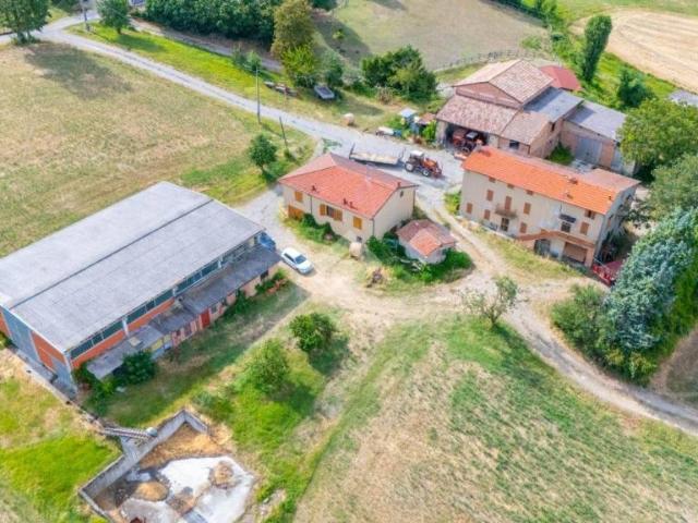 Vendesi casa indipendente a Strognano, Langhirano